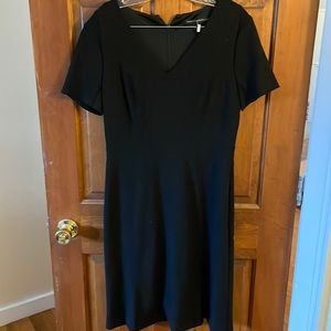 Black v neck knee length dress short sleeve